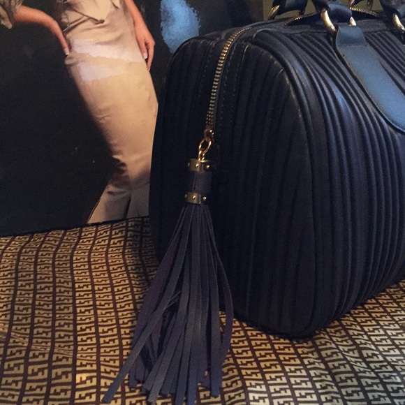 Adorable Blue purse, BNWOT, with crossbody strap. - Picture 5 of 8